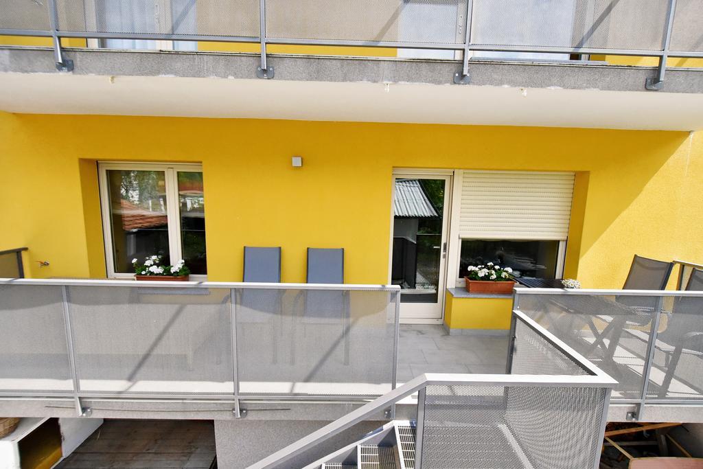 Apartment And Rooms Hisa Sonca Кобарид Номер фото