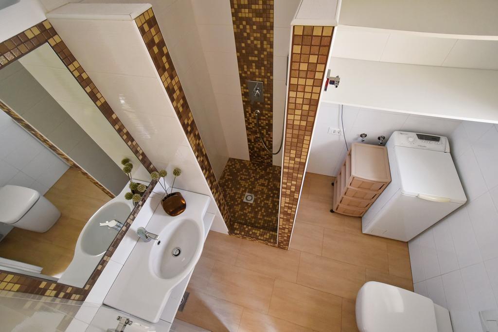 Apartment And Rooms Hisa Sonca Кобарид Номер фото