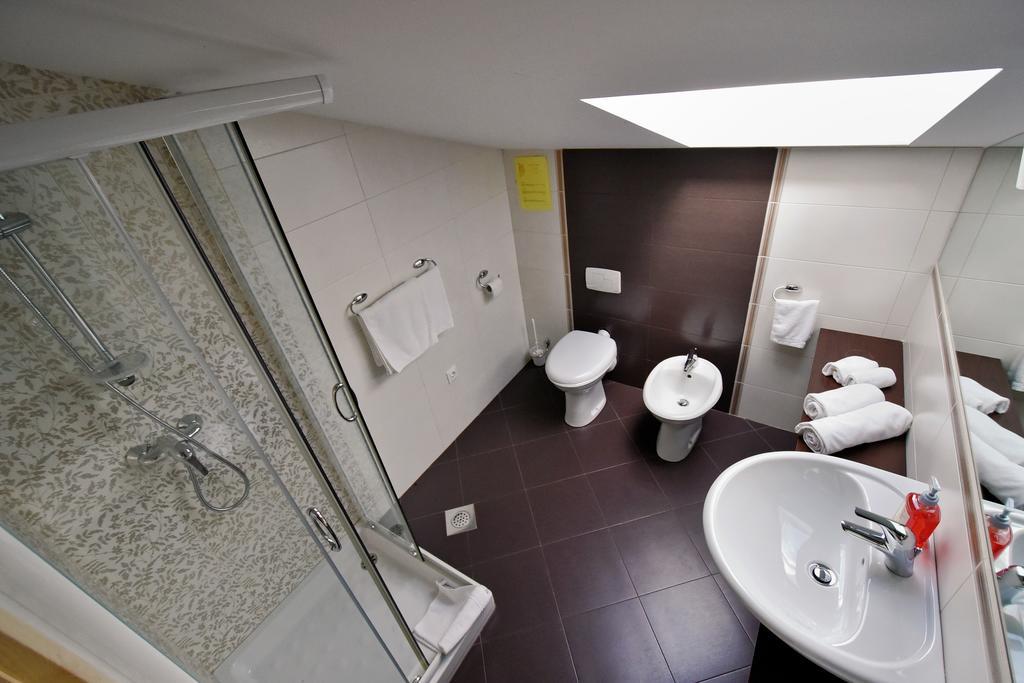 Apartment And Rooms Hisa Sonca Кобарид Номер фото